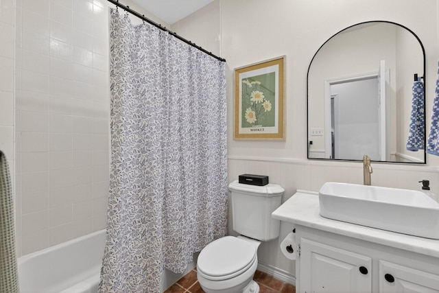 616 Crowley Rd, Arlington, TX 76012 - full bath featuring toilet, vanity, shower / bathtub combination with curtain, and a wainscoted wall