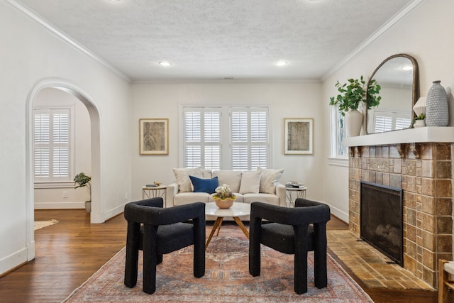 5510 Monticello Ave, Dallas, TX 75206 - living area featuring a textured ceiling, arched walkways, baseboards, hardwood / wood-style floors, and ornamental molding