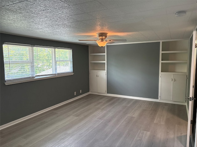 2401 N Alexander St, Sherman, TX 75092 - spare room with ceiling fan, light wood-style flooring, a smoke detector, built in shelves, and baseboards