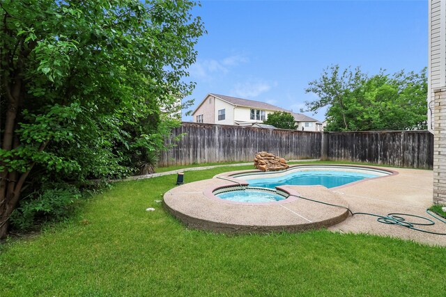226 Miramar Dr, Arlington, TX 76002 - view of pool featuring an in-ground hot tub