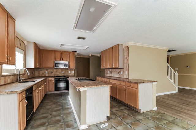 226 Miramar Dr, Arlington, TX 76002 - kitchen with black appliances, a sink, a peninsula, decorative backsplash, and crown molding