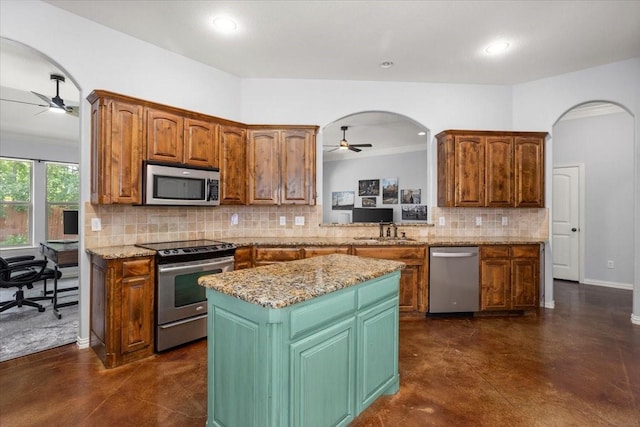 106 Versailles Ln, Aledo, TX 76008 - kitchen featuring stainless steel appliances, a ceiling fan, arched walkways, backsplash, and recessed lighting