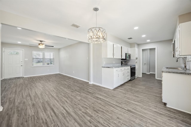 104 W Mistletoe Dr, Kennedale, TX 76060 - kitchen with a sink, appliances with stainless steel finishes, decorative backsplash, light wood-type flooring, and recessed lighting