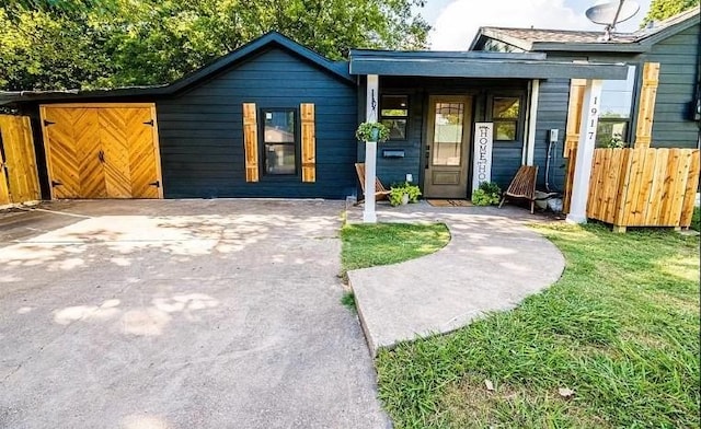 1917 E Mulberry St, Sherman, TX 75090 - view of front facade