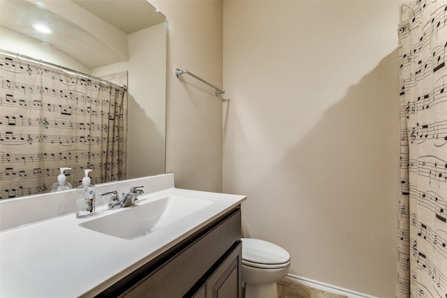 5212 Sugarcane Ln, Fort Worth, TX 76179 - bathroom with vanity, toilet, and a shower with shower curtain