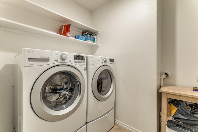5212 Sugarcane Ln, Fort Worth, TX 76179 - laundry room with independent washer and dryer and baseboards