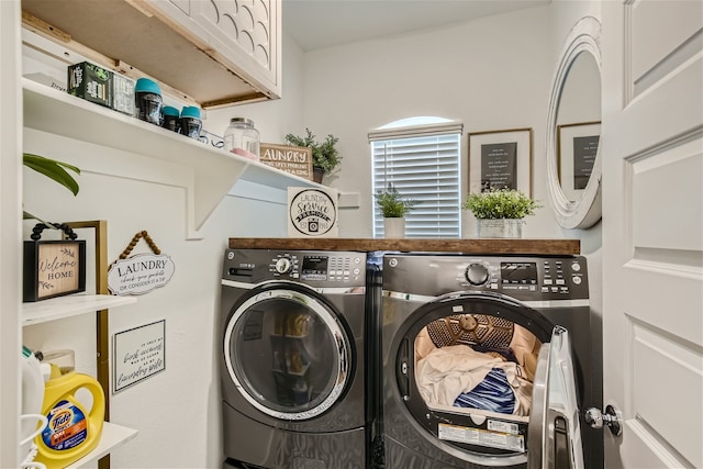 3906 Chesapeake Ln, Crandall, TX 75114 - laundry room featuring washer and clothes dryer