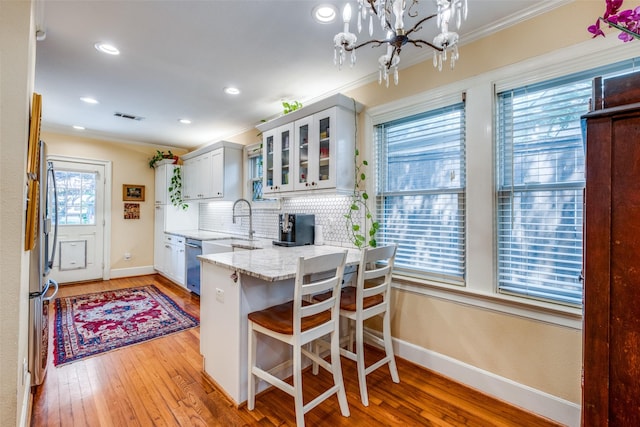 533 Newell Ave, Dallas, TX 75223 - kitchen featuring stainless steel appliances, baseboards, ornamental molding, a peninsula, and decorative backsplash