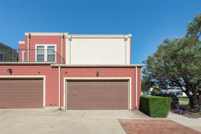 1400 Clarinet Ln, Plano, TX 75074 - view of front of house featuring driveway and an attached garage