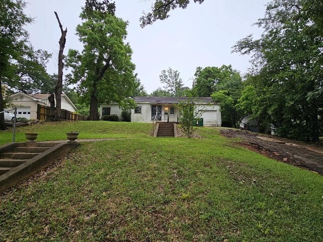 1016 Woodland Dr, Palestine, TX 75801 - view of front of home featuring a front yard