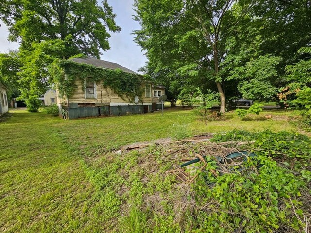 823 W Louisiana St, Palestine, TX 75801 - view of grassy yard