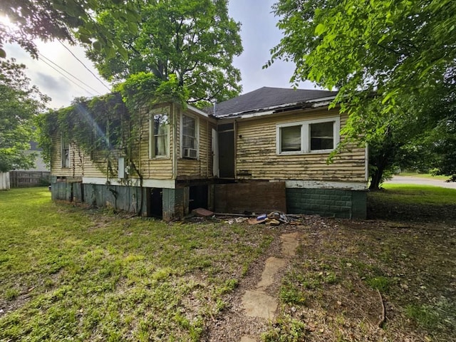 823 W Louisiana St, Palestine, TX 75801 - view of front of property featuring cooling unit