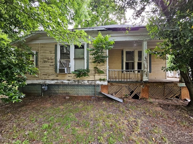 823 W Louisiana St, Palestine, TX 75801 - rear view of property featuring covered porch
