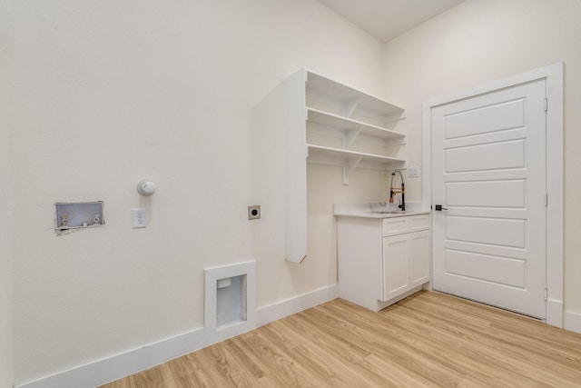 821 Hearthside Way, Mckinney, TX 75071 - washroom featuring a sink, hookup for an electric dryer, light wood-style flooring, baseboards, and hookup for a washing machine