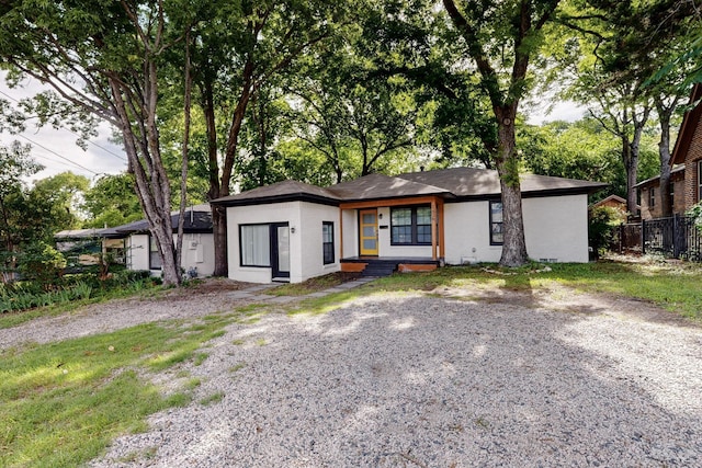 1426 S Beckley Ave, Dallas, TX 75224 - view of front of home with stucco siding