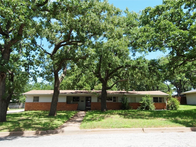 1431 Brazos St, Graham, TX 76450 - single story home featuring brick siding and a front lawn