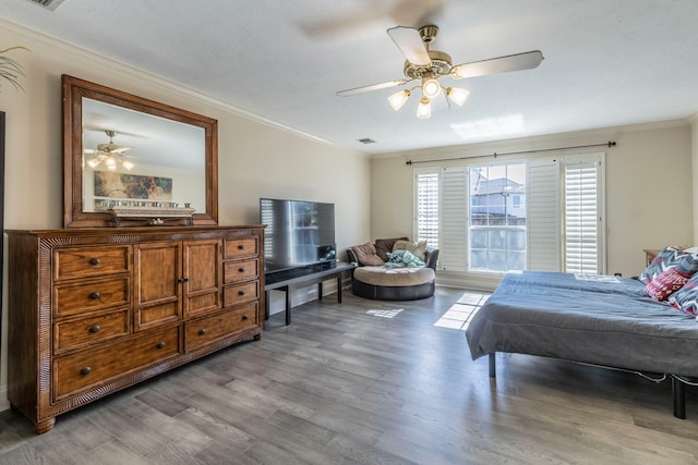 2111 Menton Pl, Carrollton, TX 75006 - bedroom featuring light wood-style floors, crown molding, and ceiling fan