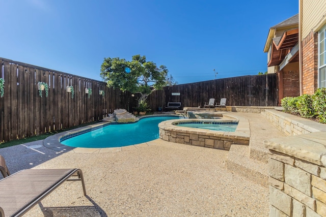 2111 Menton Pl, Carrollton, TX 75006 - view of swimming pool with a patio, a fenced backyard, and a pool with connected hot tub