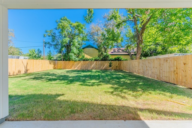 702 Graham Ave, Dallas, TX 75223 - view of yard
