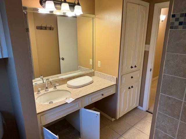 401 Locust St, Shreveport, LA 71105 - bathroom featuring tile patterned flooring and vanity