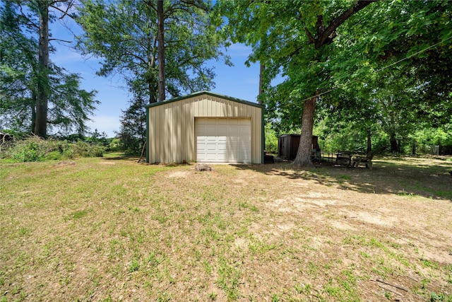 225 Springwood Cir, Chandler, TX 75758 - view of yard featuring a detached garage, an outbuilding, and driveway