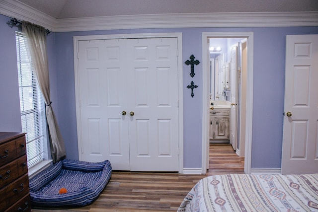 1103 Bluebonnet Hill Dr, Ennis, TX 75119 - bedroom with wood finished floors, a closet, ornamental molding, baseboards, and ensuite bathroom