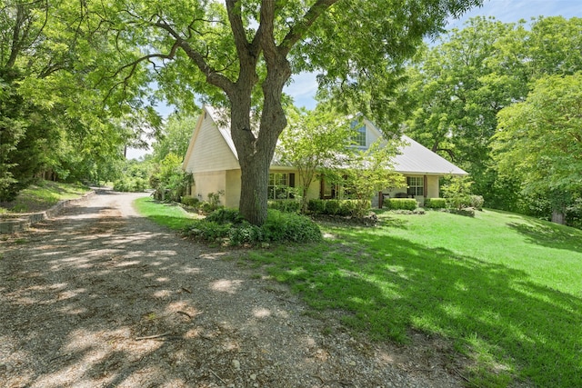 1000 Ballard Rd, Van Alstyne, TX 75495 - view of side of property featuring a yard and dirt driveway