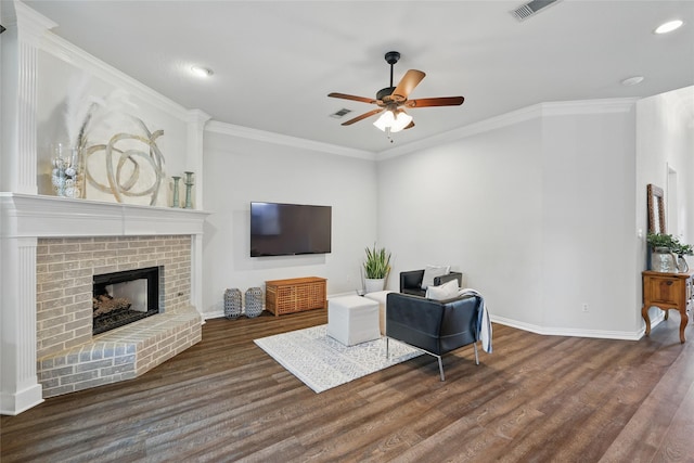 1137 Countryhill Dr, Keller, TX 76248 - living area featuring a ceiling fan, dark wood-style floors, recessed lighting, crown molding, and baseboards