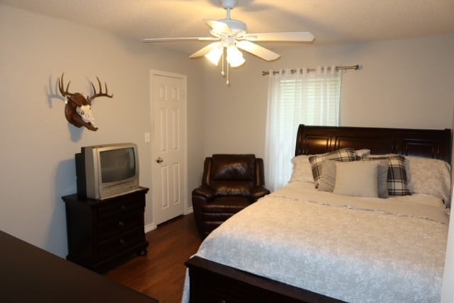 3035 Briarwood Dr, Paris, TX 75460 - bedroom with dark wood finished floors and a ceiling fan