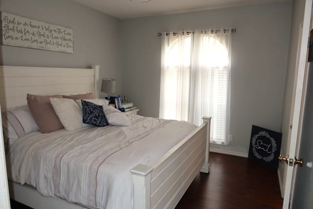 3035 Briarwood Dr, Paris, TX 75460 - bedroom with dark wood-style floors