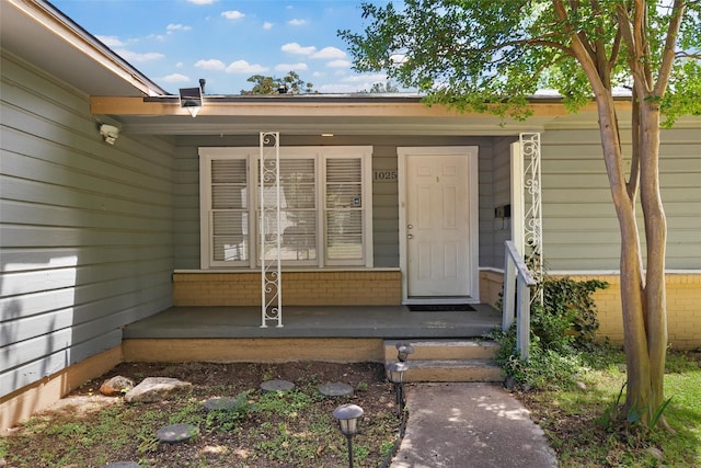 1025 N 32nd St, Waco, TX 76707 - doorway to property featuring brick siding and covered porch