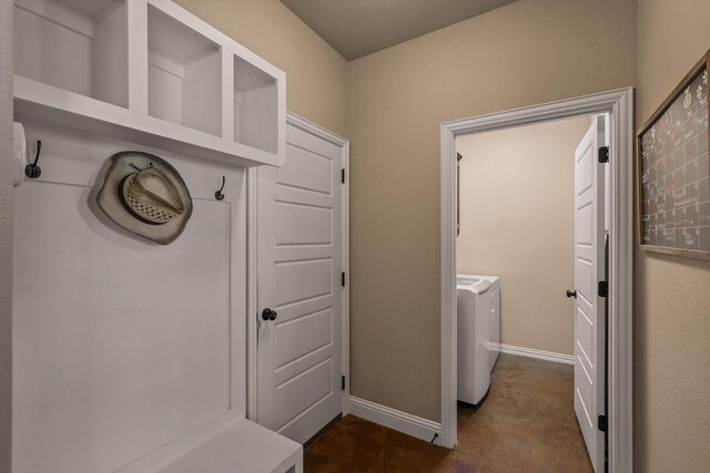 5861 Hayes Rd, Midlothian, TX 76065 - washroom featuring baseboards and independent washer and dryer