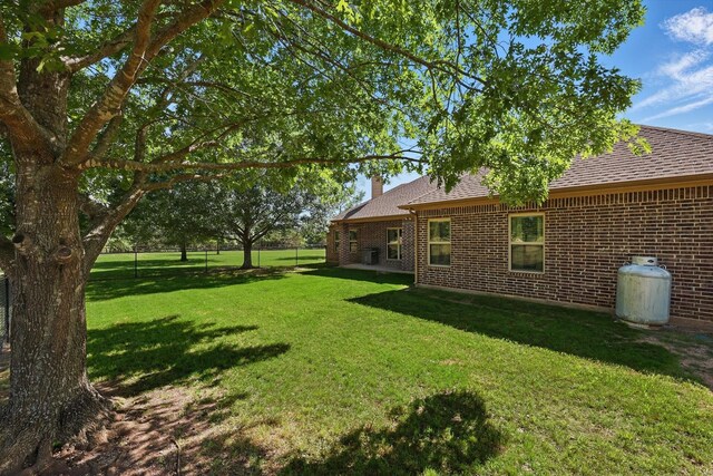 5861 Hayes Rd, Midlothian, TX 76065 - view of grassy yard