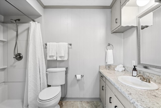 809 S Prairieville St, Athens, TX 75751 - bathroom featuring vanity, toilet, and a shower with curtain