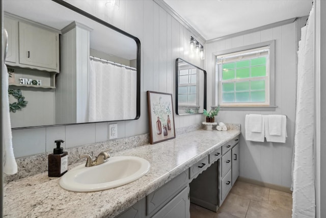 809 S Prairieville St, Athens, TX 75751 - full bath with vanity, baseboards, and tile patterned flooring