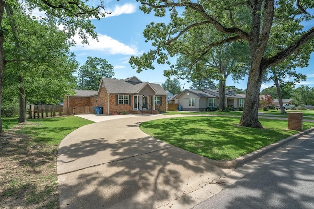 809 S Prairieville St, Athens, TX 75751 - view of front facade with brick siding