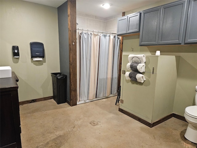 13597 County Road 35, Tyler, TX 75706 - bathroom with toilet, concrete floors, baseboards, a shower with curtain, and vanity