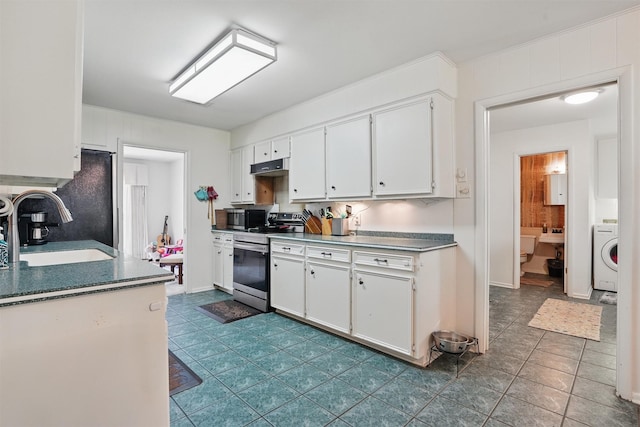 3720 Wharton Dr, Fort Worth, TX 76133 - kitchen featuring stainless steel appliances, a sink, white cabinets, washer / clothes dryer, and under cabinet range hood