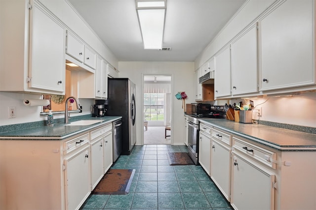 3720 Wharton Dr, Fort Worth, TX 76133 - kitchen with stainless steel appliances, a sink, white cabinetry, and dark countertops