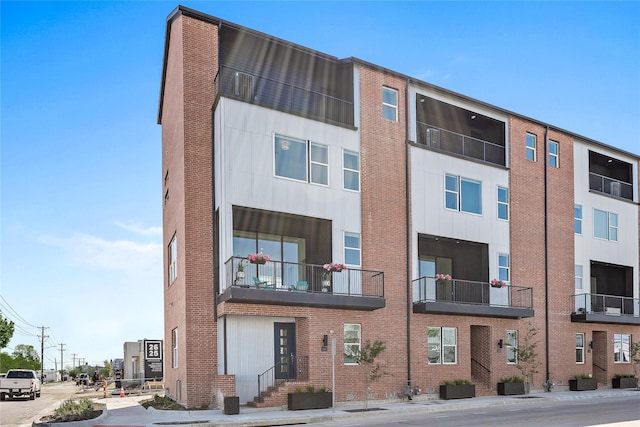 201 Carroll St, Fort Worth, TX 76107 - view of building exterior with entry steps