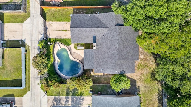 745 Oakland St, Grand Prairie, TX 75052 - bird's eye view of a pool area