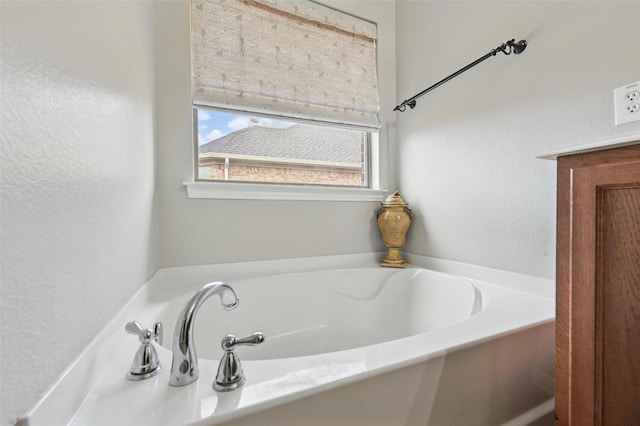 1414 Fox Glen Trl, Mansfield, TX 76063 - bathroom featuring a garden tub and a textured wall