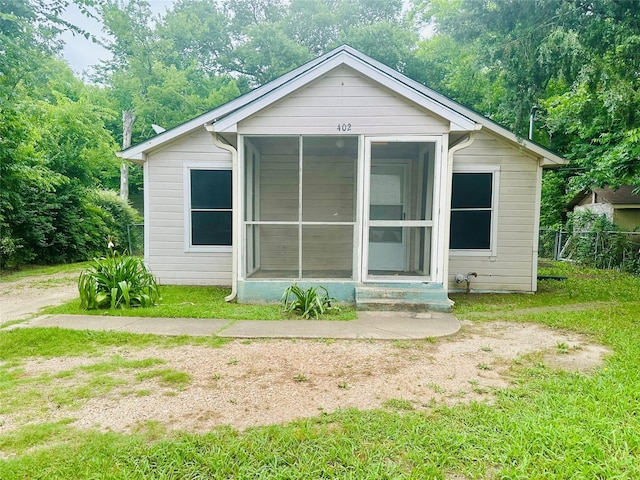 402 N Nash St, Kaufman, TX 75142 - view of side of home featuring a sunroom