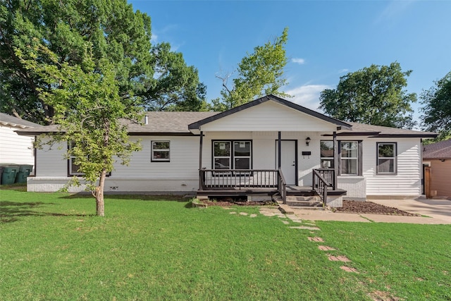3467 Binyon St, Fort Worth, TX 76133 - ranch-style home with covered porch, a front yard, and roof with shingles