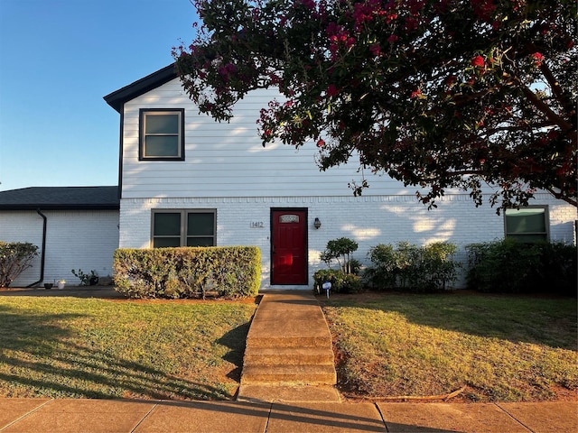1412 Palmnold Cir E, Fort Worth, TX 76120 - traditional home with brick siding and a front yard