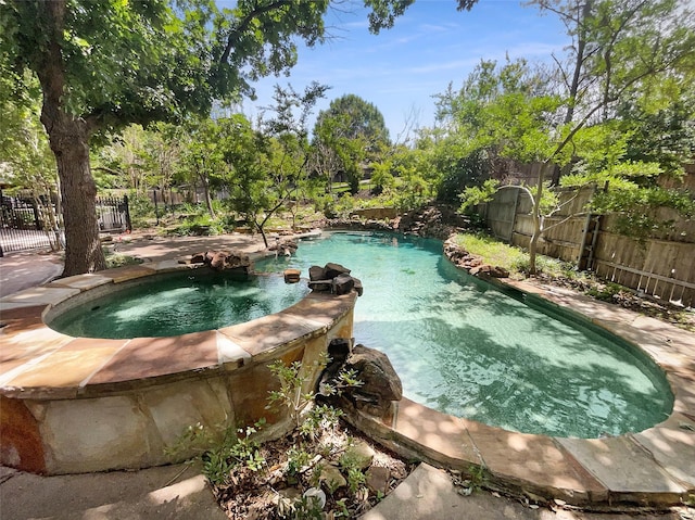 6029 Bellaire Dr, Benbrook, TX 76132 - view of pool featuring a pool with connected hot tub and a fenced backyard