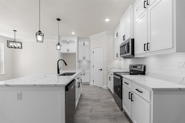 2325 Neches St, Granbury, TX 76048 - kitchen with stainless steel appliances, a sink, a center island with sink, recessed lighting, and white cabinetry