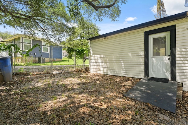 2806 W 8th St, Dallas, TX 75211 - view of yard with central air condition unit