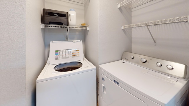 2801 Hereford Rd, Denton, TX 76210 - laundry room featuring independent washer and dryer and a textured wall