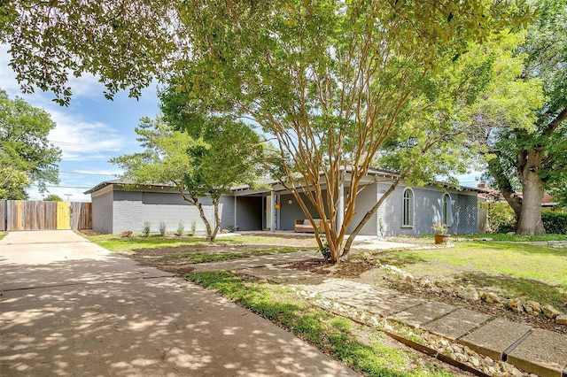 6325 Wallingford Dr, Fort Worth, TX 76133 - view of front of home with concrete driveway and brick siding